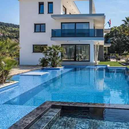 Villa Luxury Noel By Guide Donji Proložac