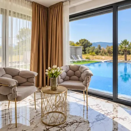 Luxury Noel By Guide Villa