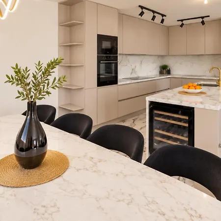 Luxury Noel By Guide Villa