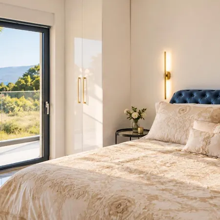 Luxury Noel By Guide Villa